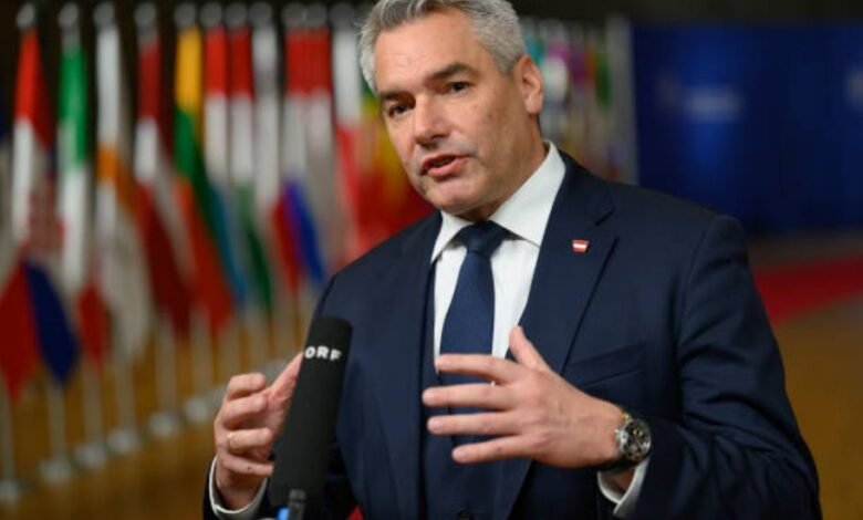 Karl Nehammer Größe